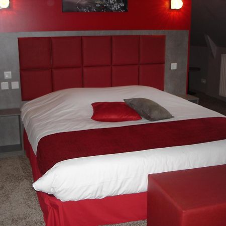 Logis Hotel Spa Restaurant Au Site Normand Clecy Bagian luar foto