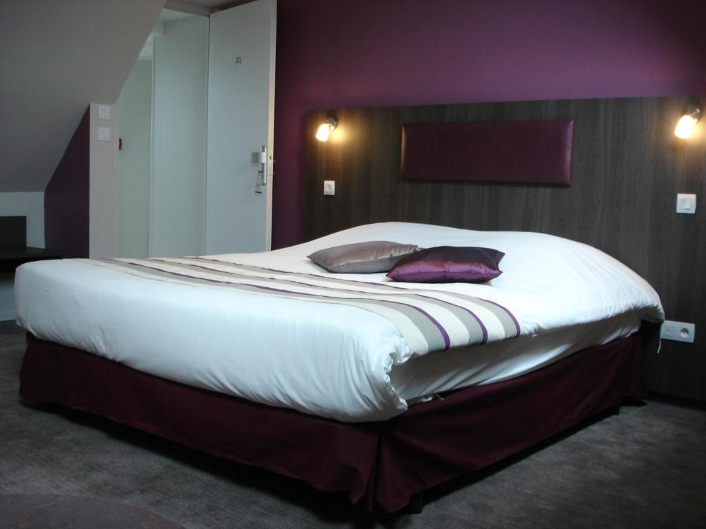 Logis Hotel Spa Restaurant Au Site Normand Clecy Ruang foto
