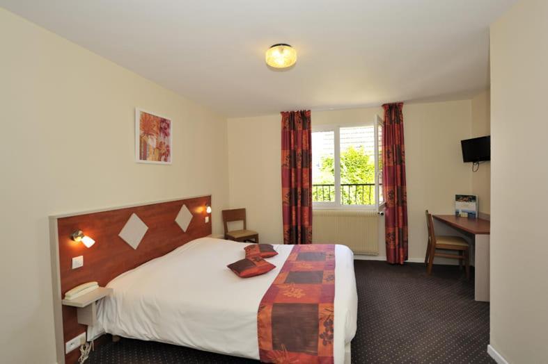 Logis Hotel Spa Restaurant Au Site Normand Clecy Bagian luar foto