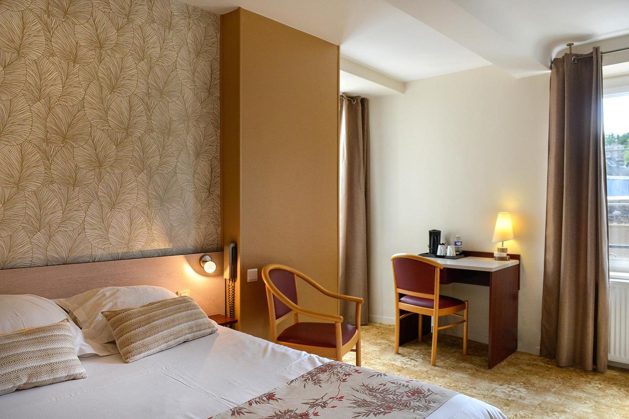 Logis Hotel Spa Restaurant Au Site Normand Clecy Bagian luar foto