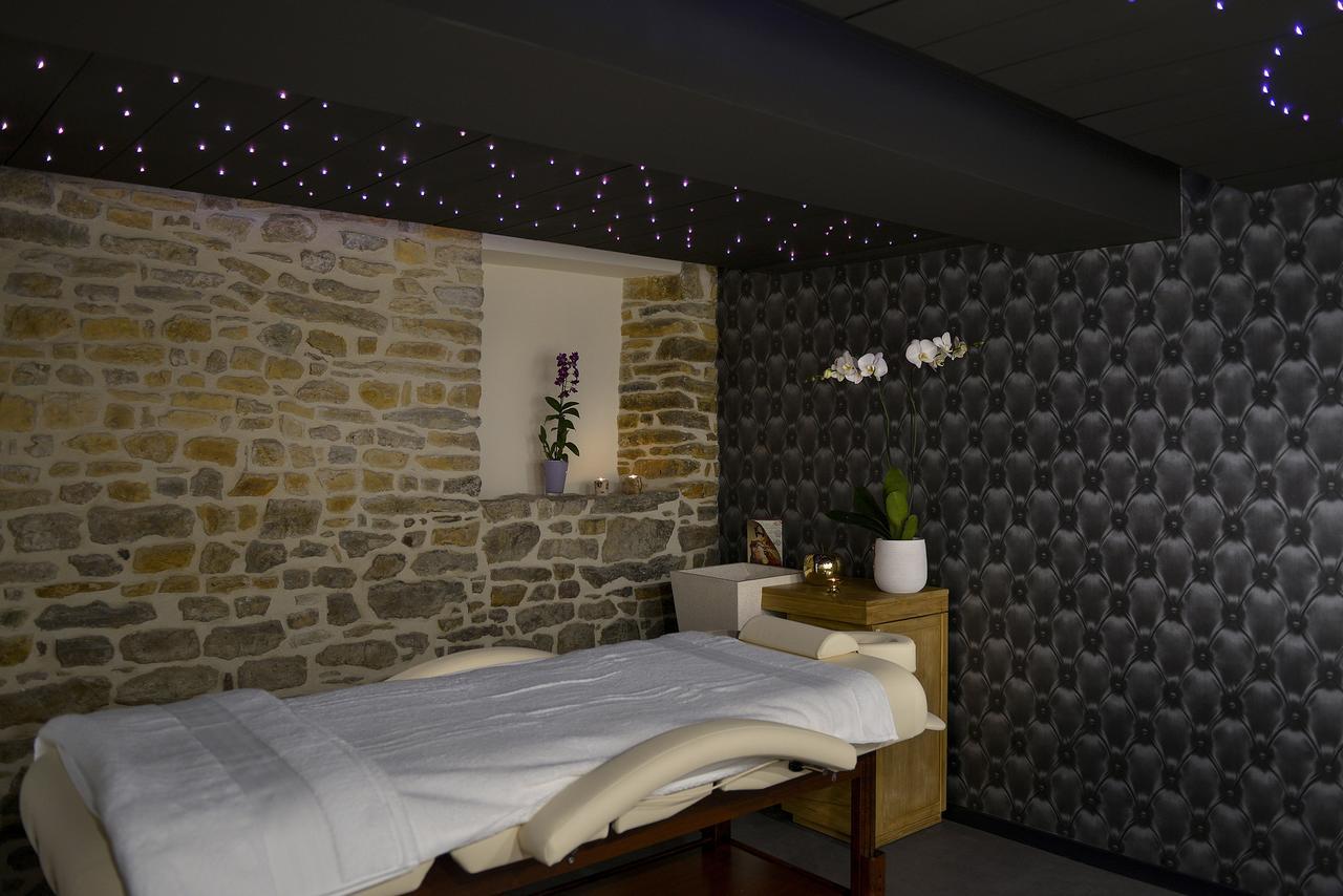 Logis Hotel Spa Restaurant Au Site Normand Clecy Bagian luar foto