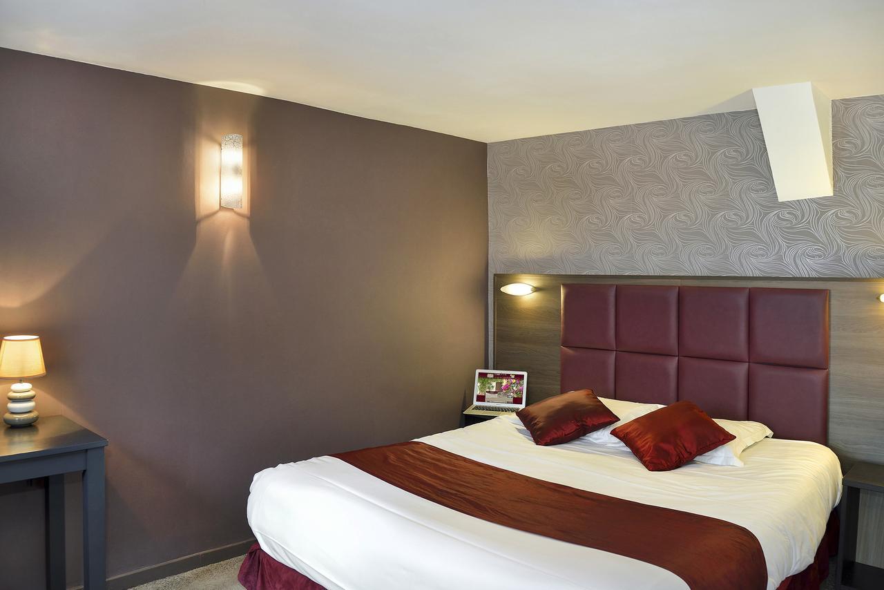 Logis Hotel Spa Restaurant Au Site Normand Clecy Bagian luar foto