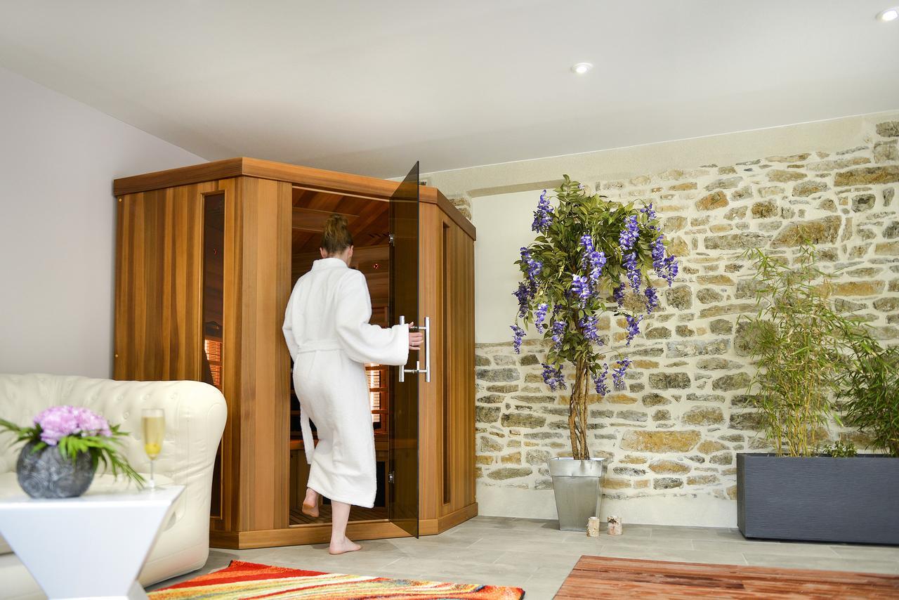 Logis Hotel Spa Restaurant Au Site Normand Clecy Bagian luar foto